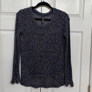 Design Lab Women's Navy Blue & White Sweater Top -M